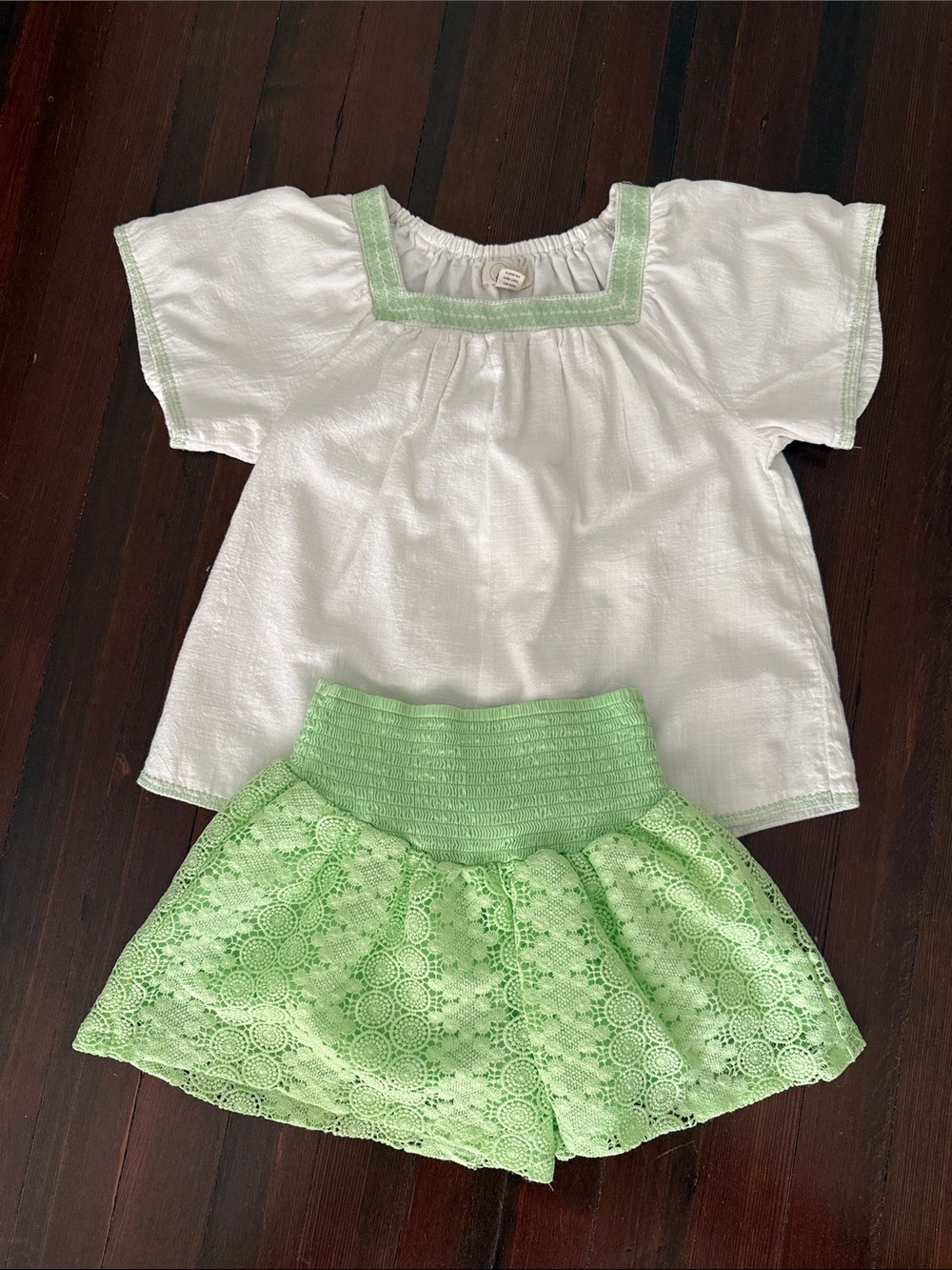 Peek girls White Peasant Top and Light Green Lace Shorts size 10